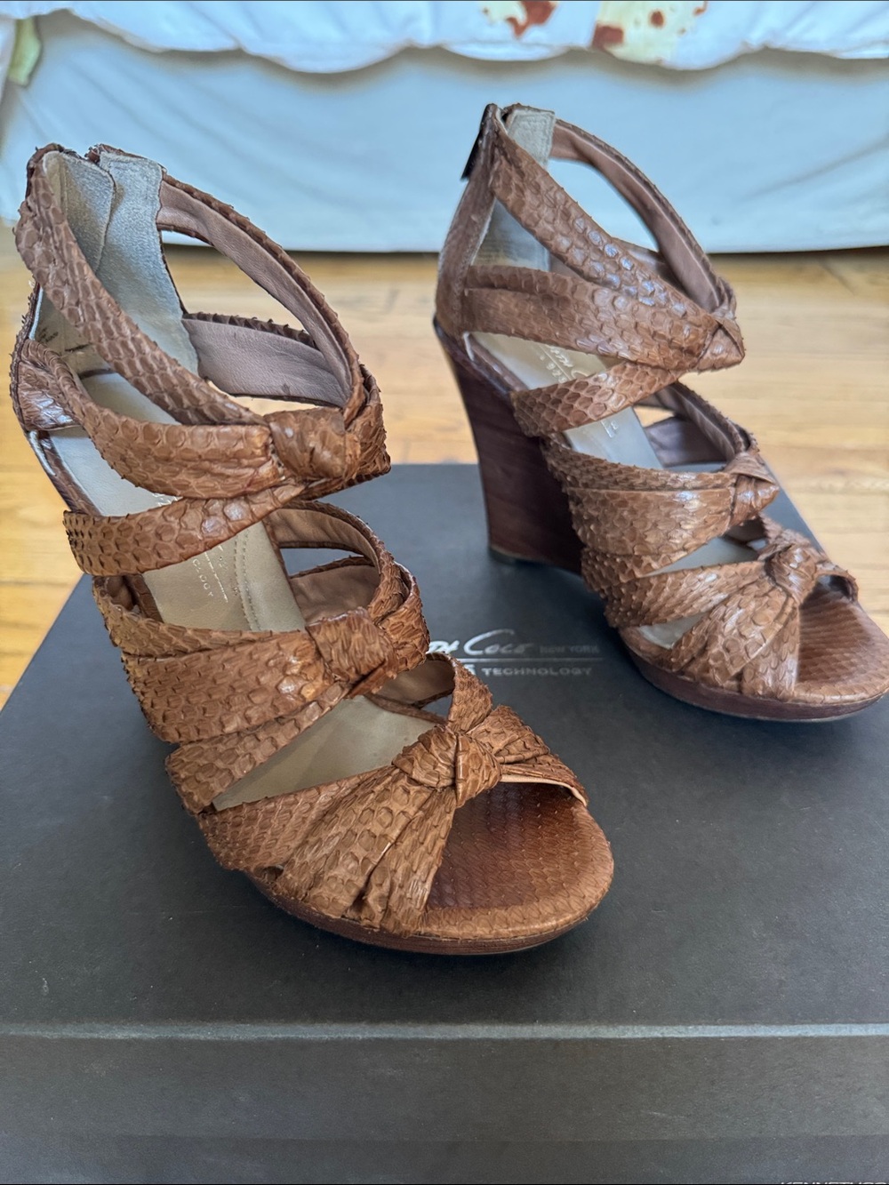 Kenneth Cole New York Why Knot Strappy Wedges Dune Brown Color Size 5